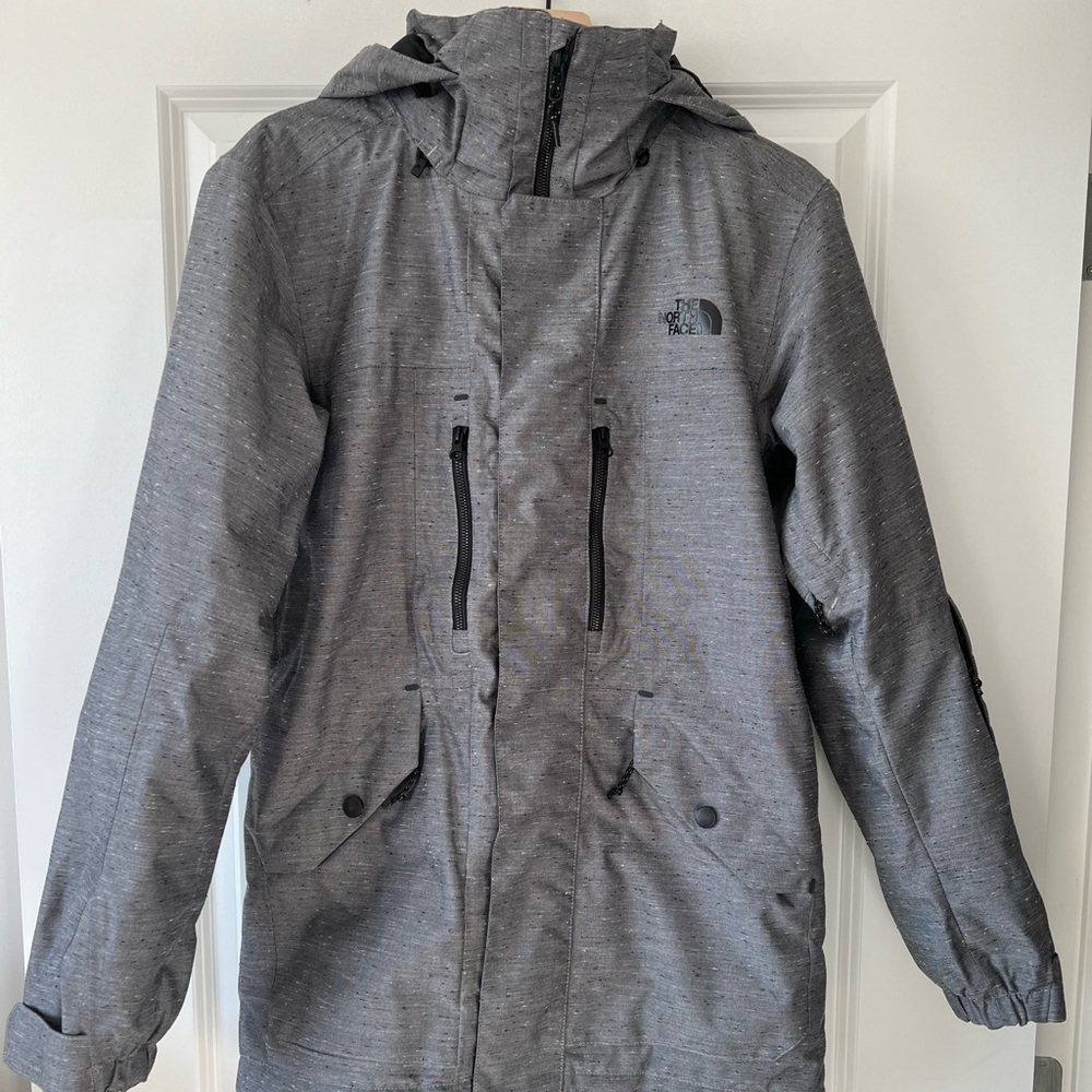 Northface HYVENT Insulated Ski / Snowboard Jacket with powder guard.